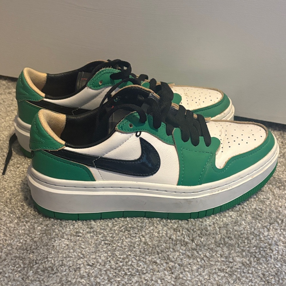 Nike green and white jordan low Size 7 woman